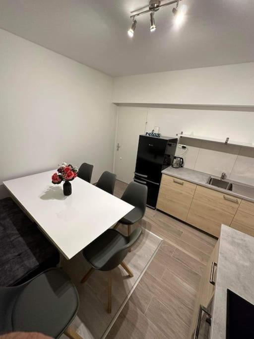 Direkt Bei U1 Apartment Виена Екстериор снимка